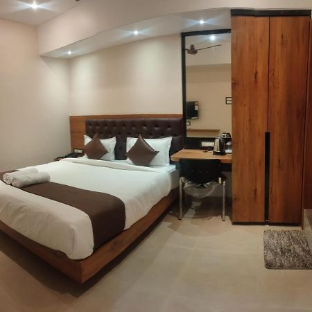 Aditya Inn Guwahati Buitenkant foto