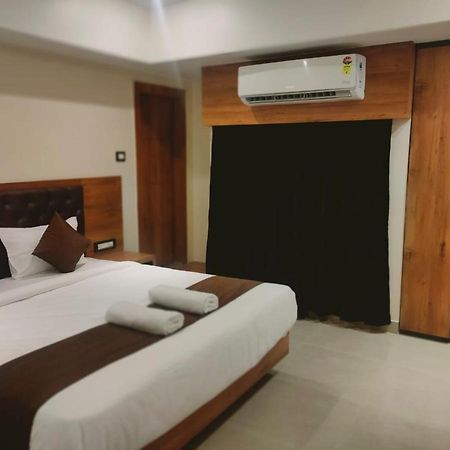 Aditya Inn Guwahati Buitenkant foto