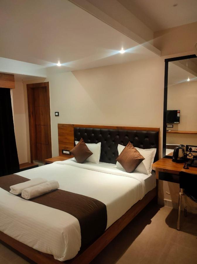 Aditya Inn Guwahati Buitenkant foto