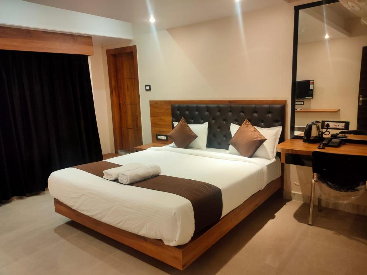 Aditya Inn Guwahati Buitenkant foto