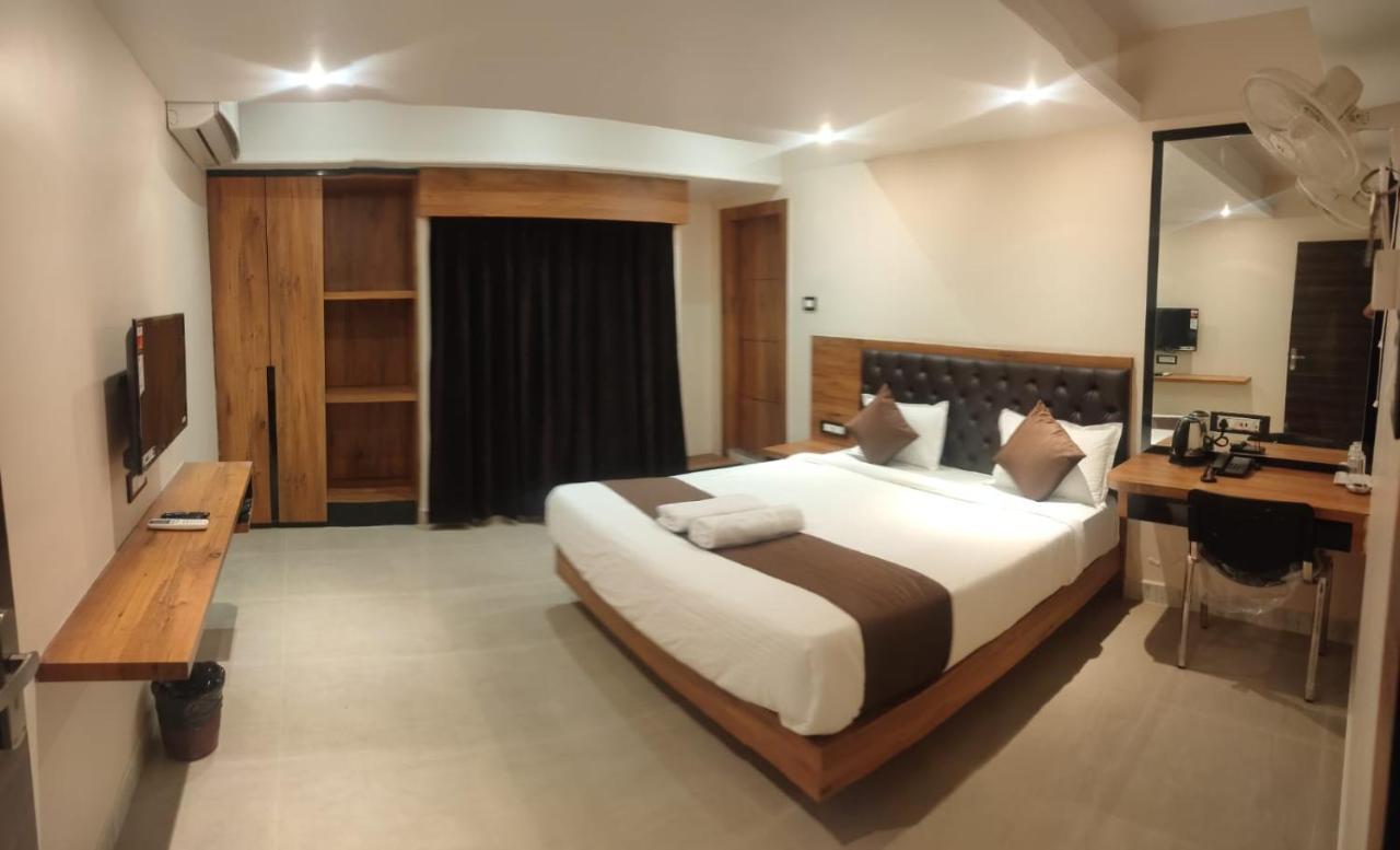 Aditya Inn Guwahati Buitenkant foto