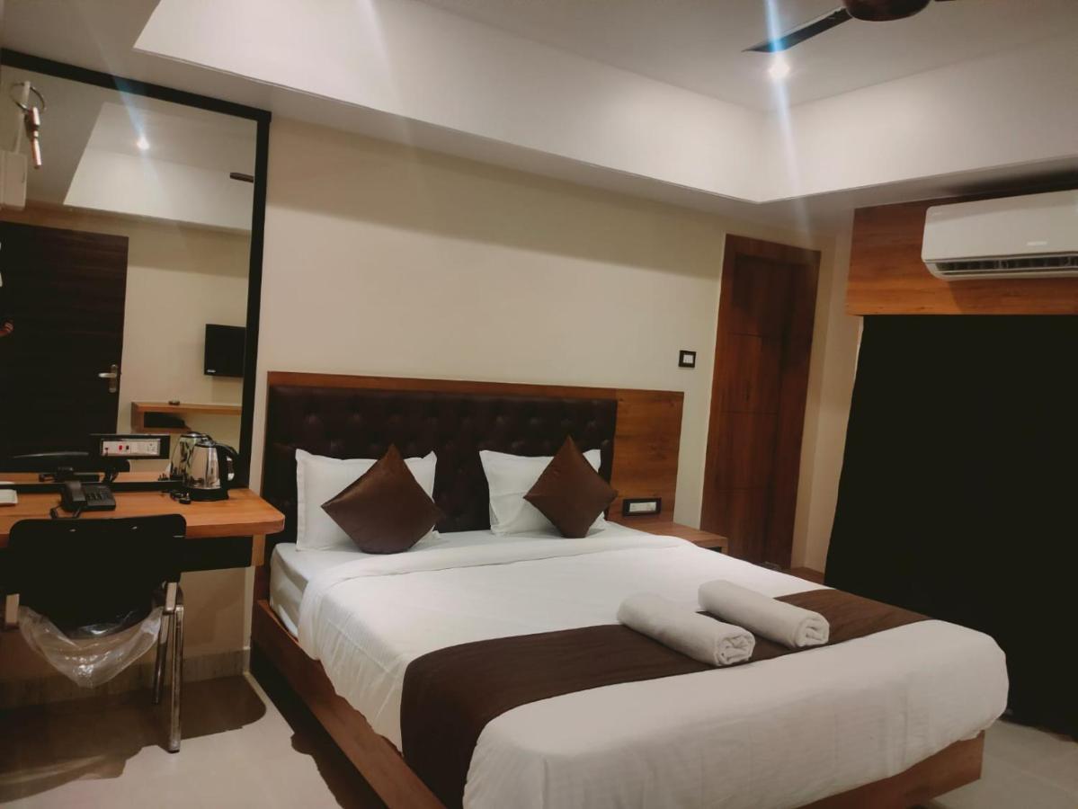 Aditya Inn Guwahati Buitenkant foto