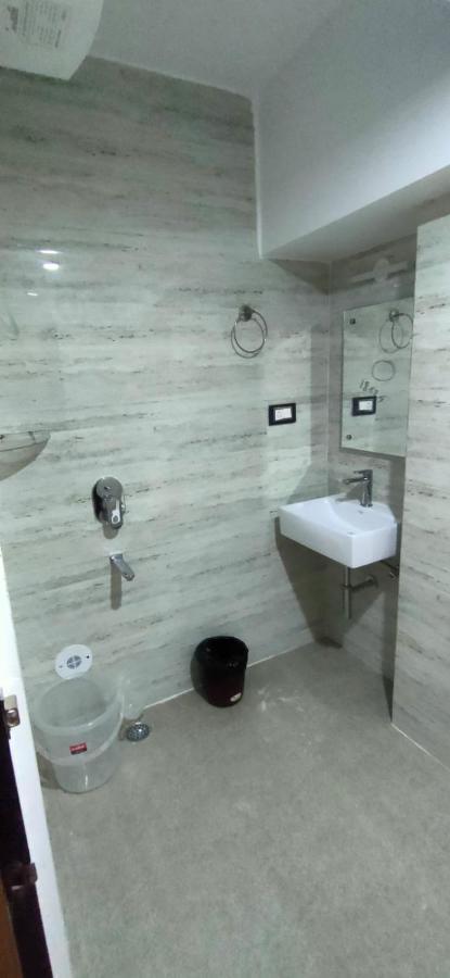 Aditya Inn Guwahati Buitenkant foto