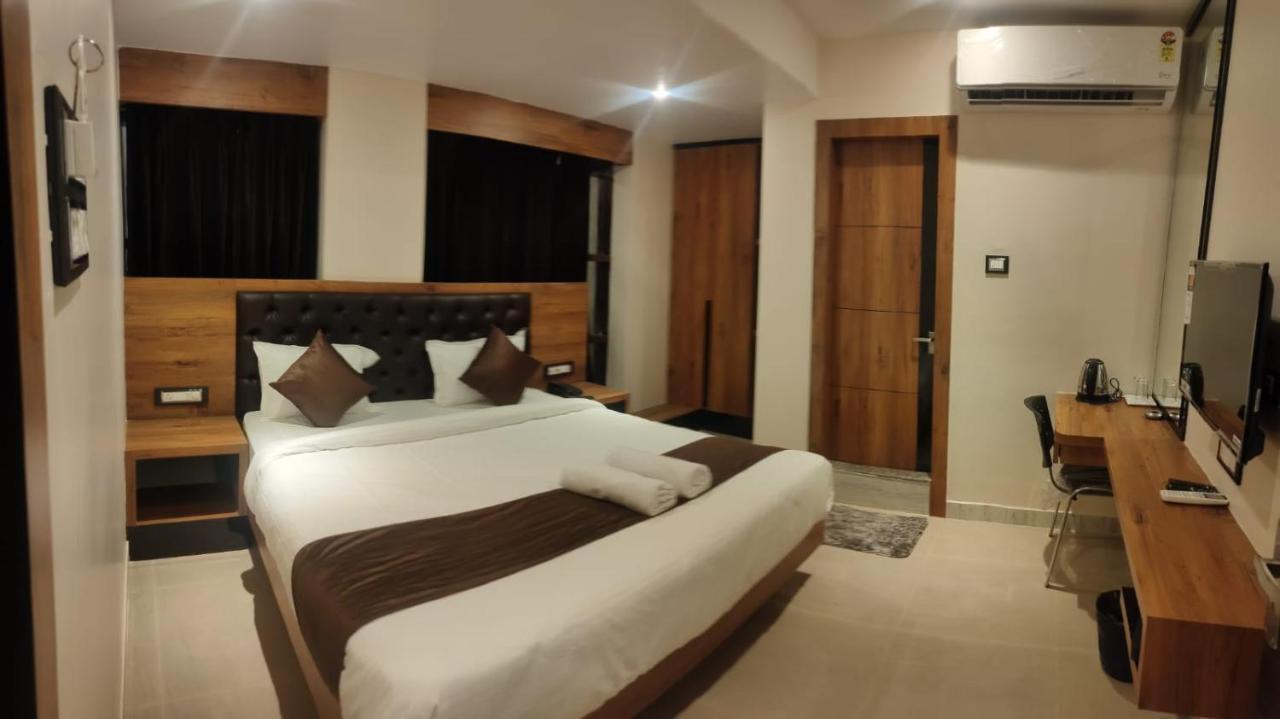 Aditya Inn Guwahati Buitenkant foto